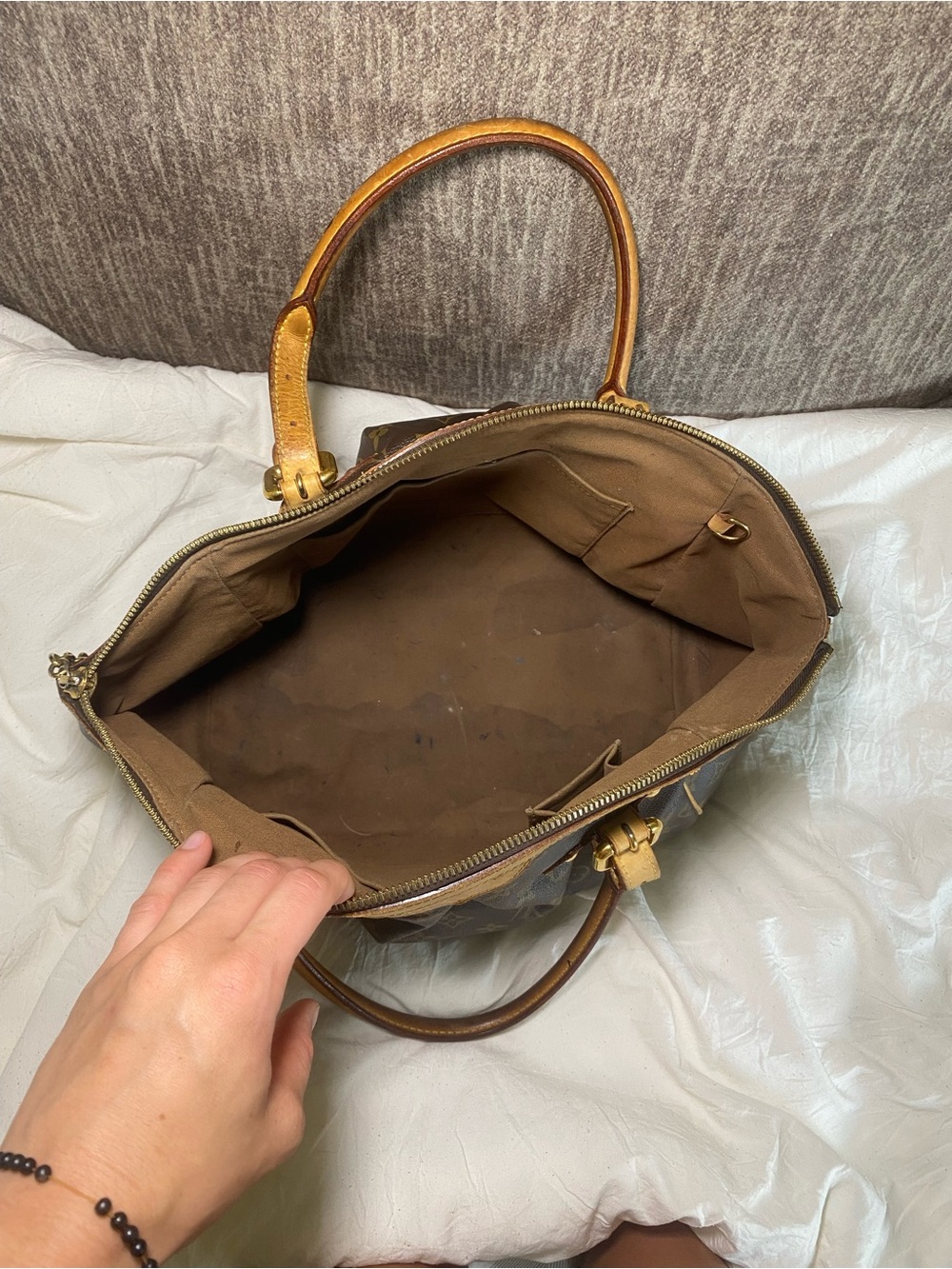 Louis Vuitton Tivoli GM Monogram Shoulder Bag with Tan Trim - Picture 7 of 16